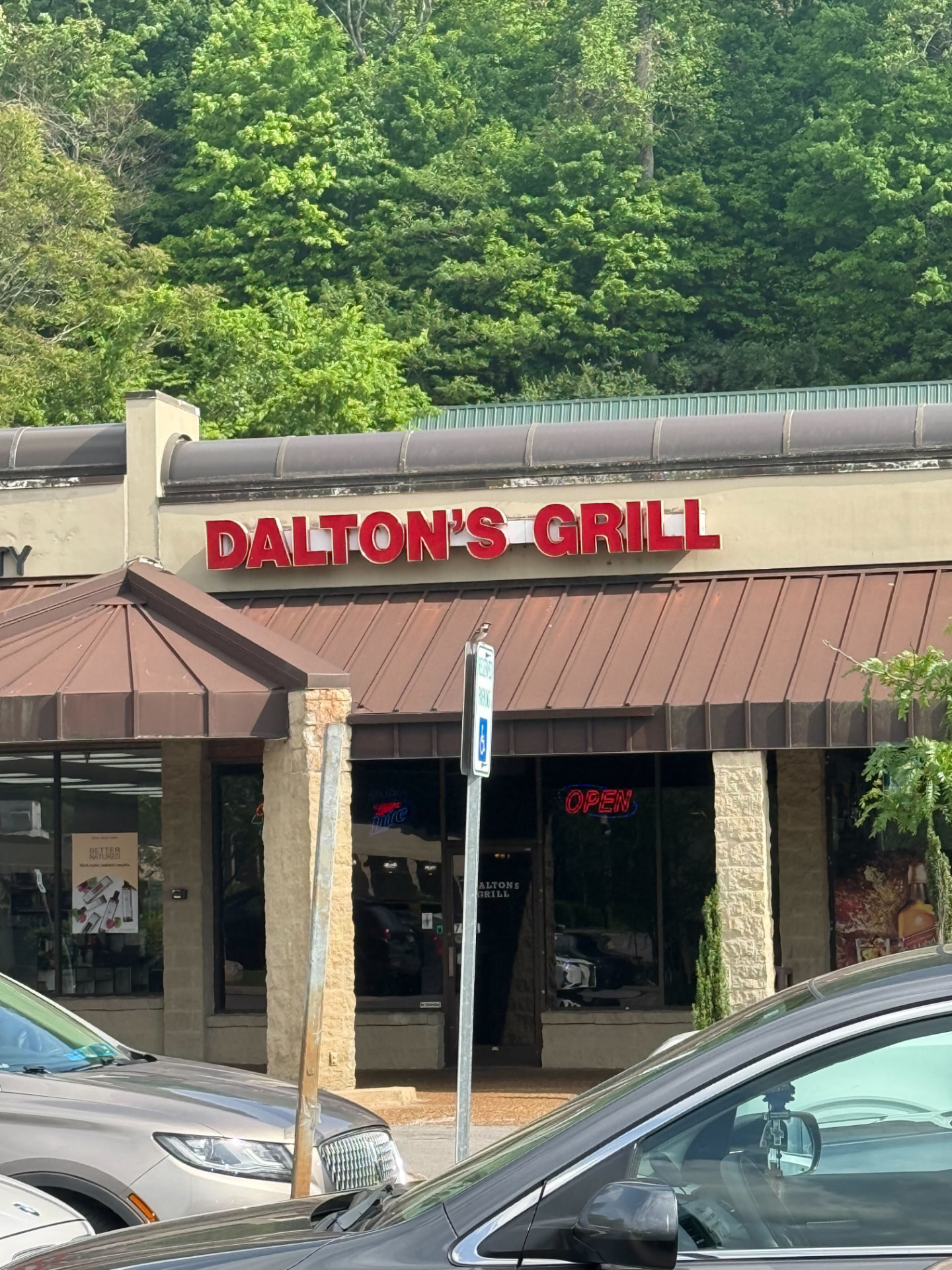 Dalton's Grill storefront in Bellevue Valley Plaza